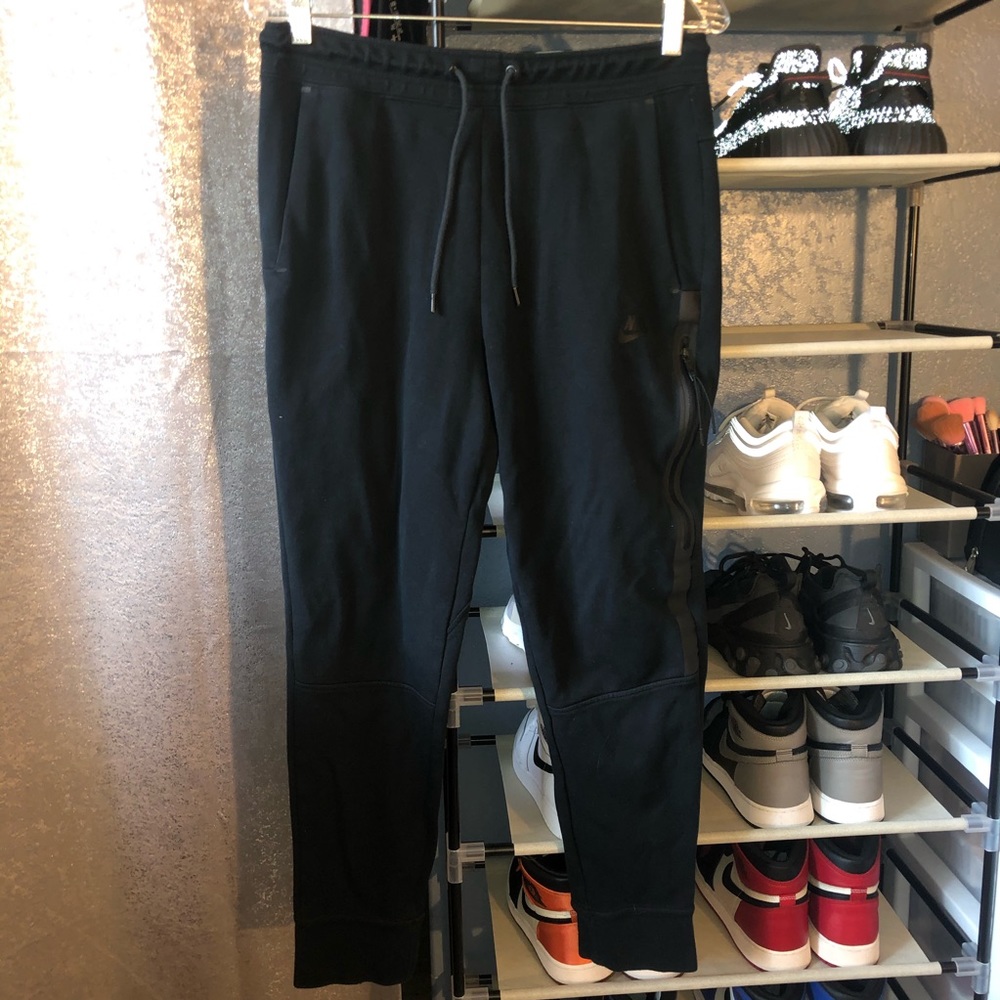 LIKE NEW NIKE SWEATPANTS